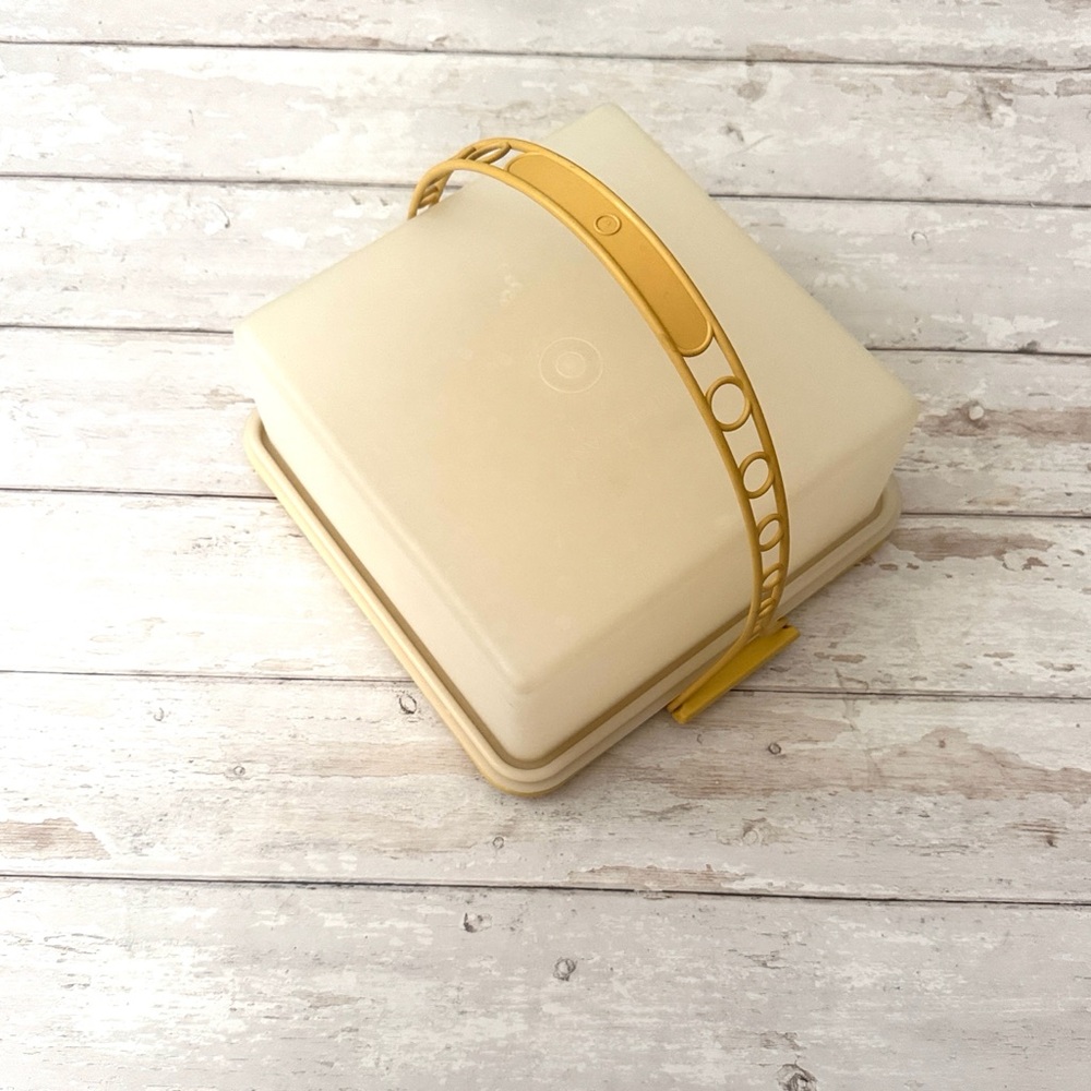 Tupperware Cake Taker Square Golden Yellow 3 Piece Set Top Handle 1258-5